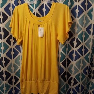 Pretty Yellow Keyhole Top NWT